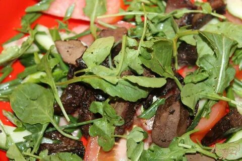 Руккола с куриной печенью