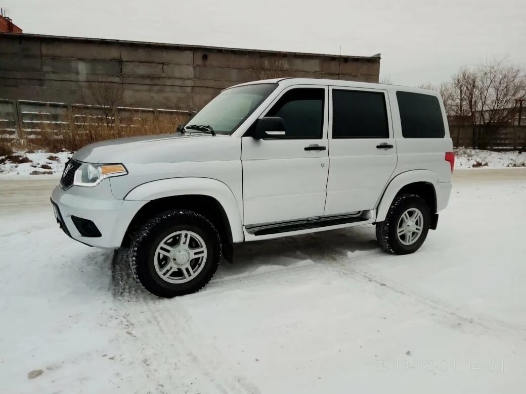 УАЗ Патриот серо желтый металлик 2011г. UAZ Patriot 2011г. UAZ Patriot 2025. УАЗ Патриот 2011 года серебристо желтый.