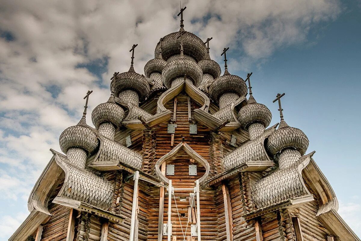 Каким образом церковь. Погост Кижи. Храм Преображения Господня Кижи. Церковь Преображения Господня на острове Кижи. Карелия Церковь Преображения Господня в Кижах.
