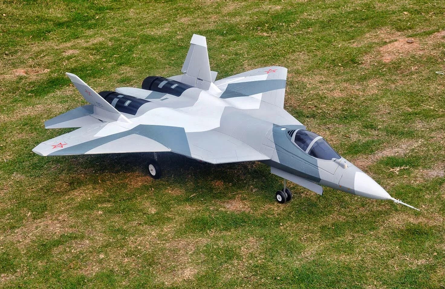 Истребитель пак фа. Су 57 кабина. Радиоуправляемая модель Су-57. Су 57 модель