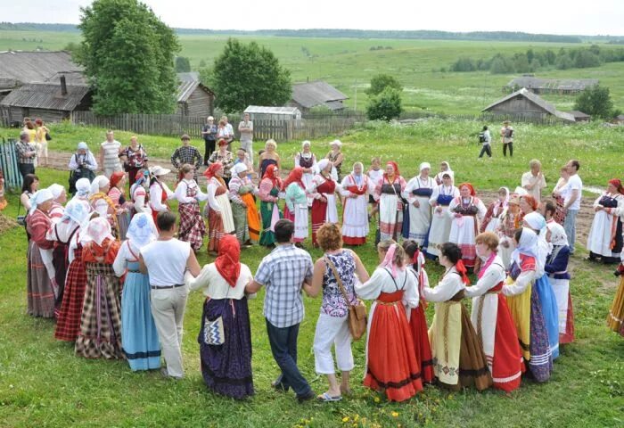 Работало красная горка. Красная горка праздник на Руси. Народные гуляния на красную горку. Деревенский праздник. Хоровод.