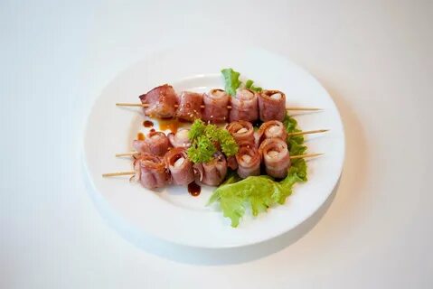 Куриный шашлык с беконом на шпажках