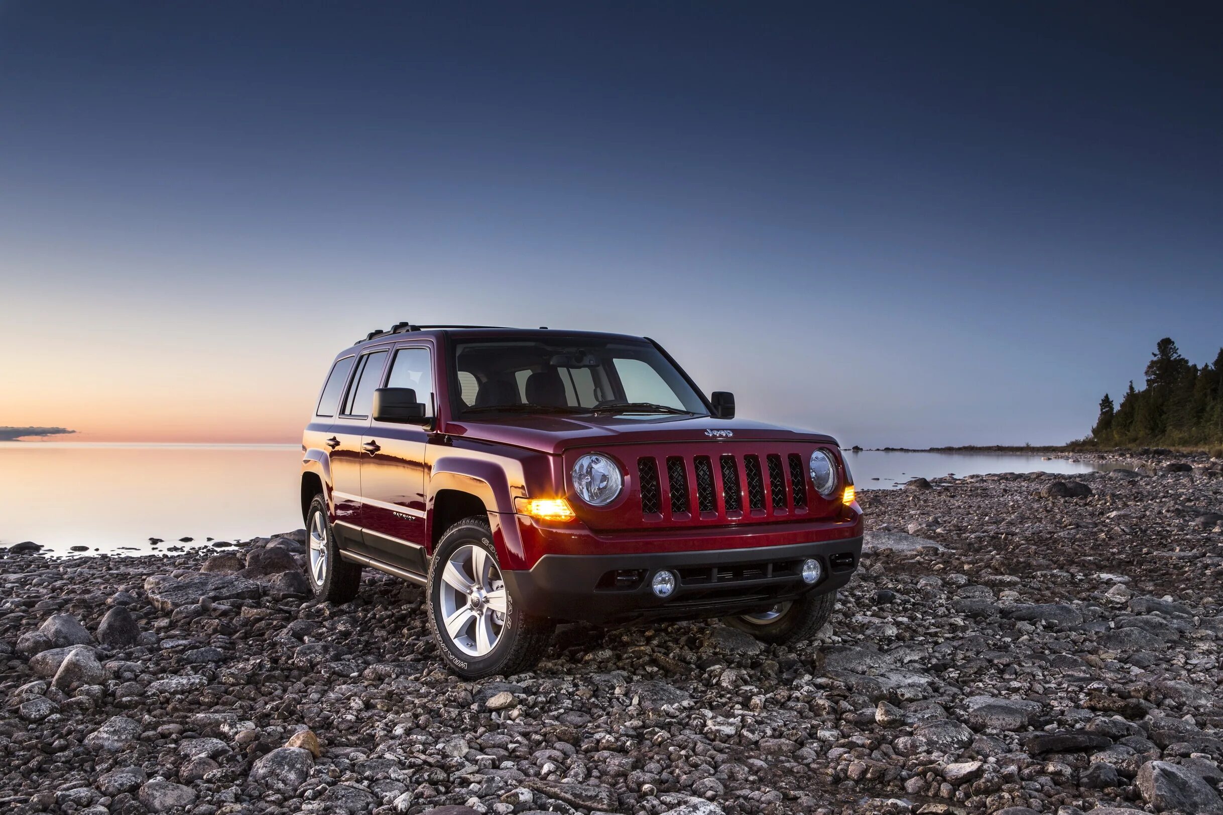 Какие машины джипы. Jeep Patriot 2014. Jeep Patriot 2010. Jeep Patriot 2016. Jeep Grand Patriot.