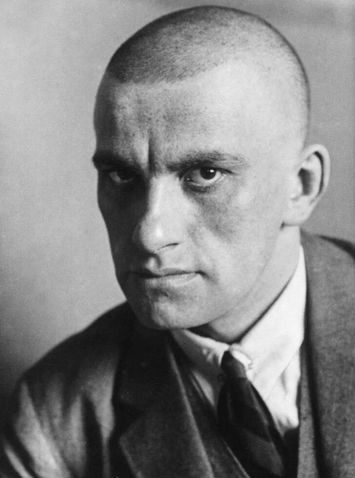 Маяковский 1920 годы. Маяковский 1926.
