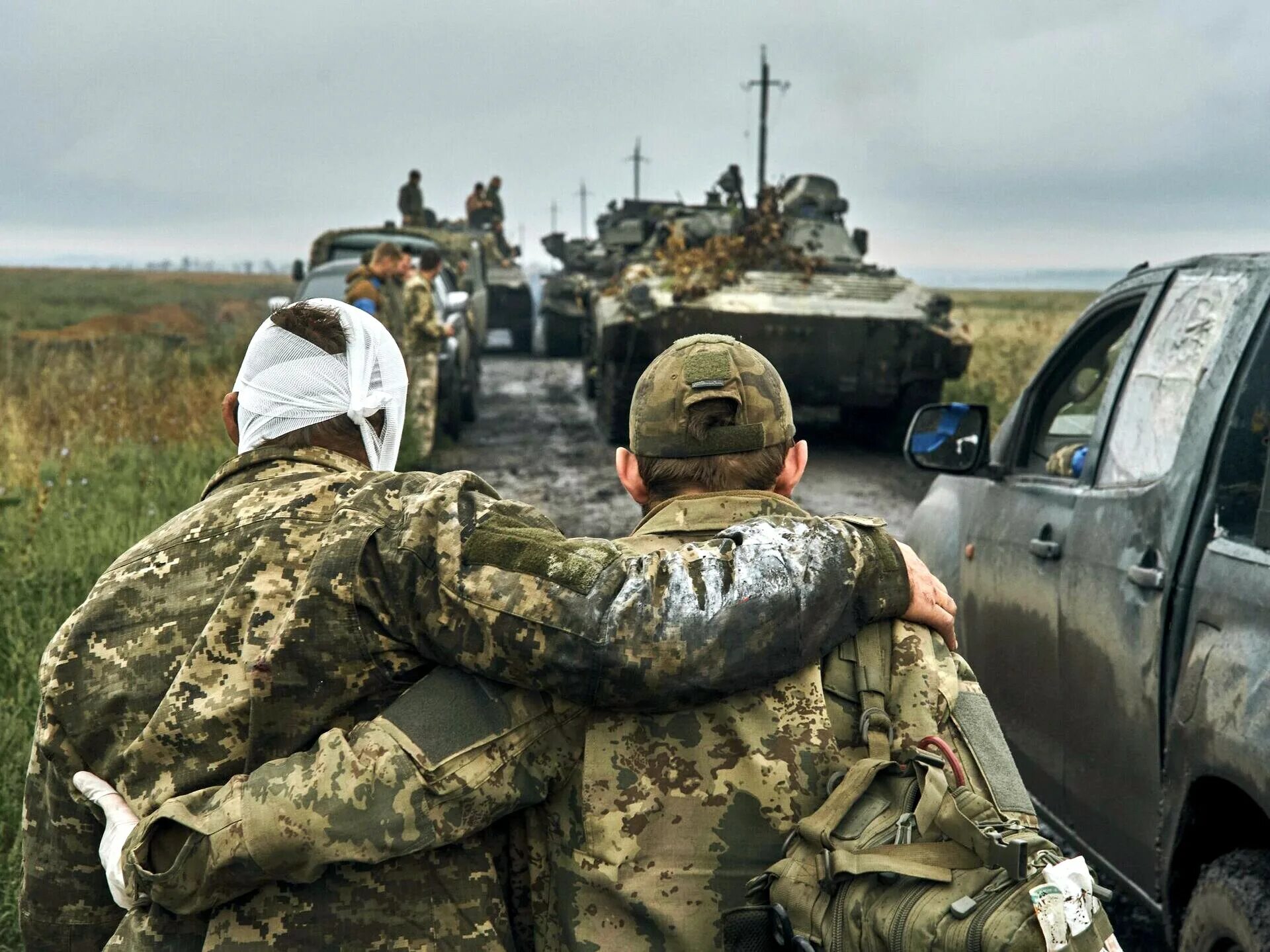 Украинцы отступают. Боевые действия. Украинские военные.