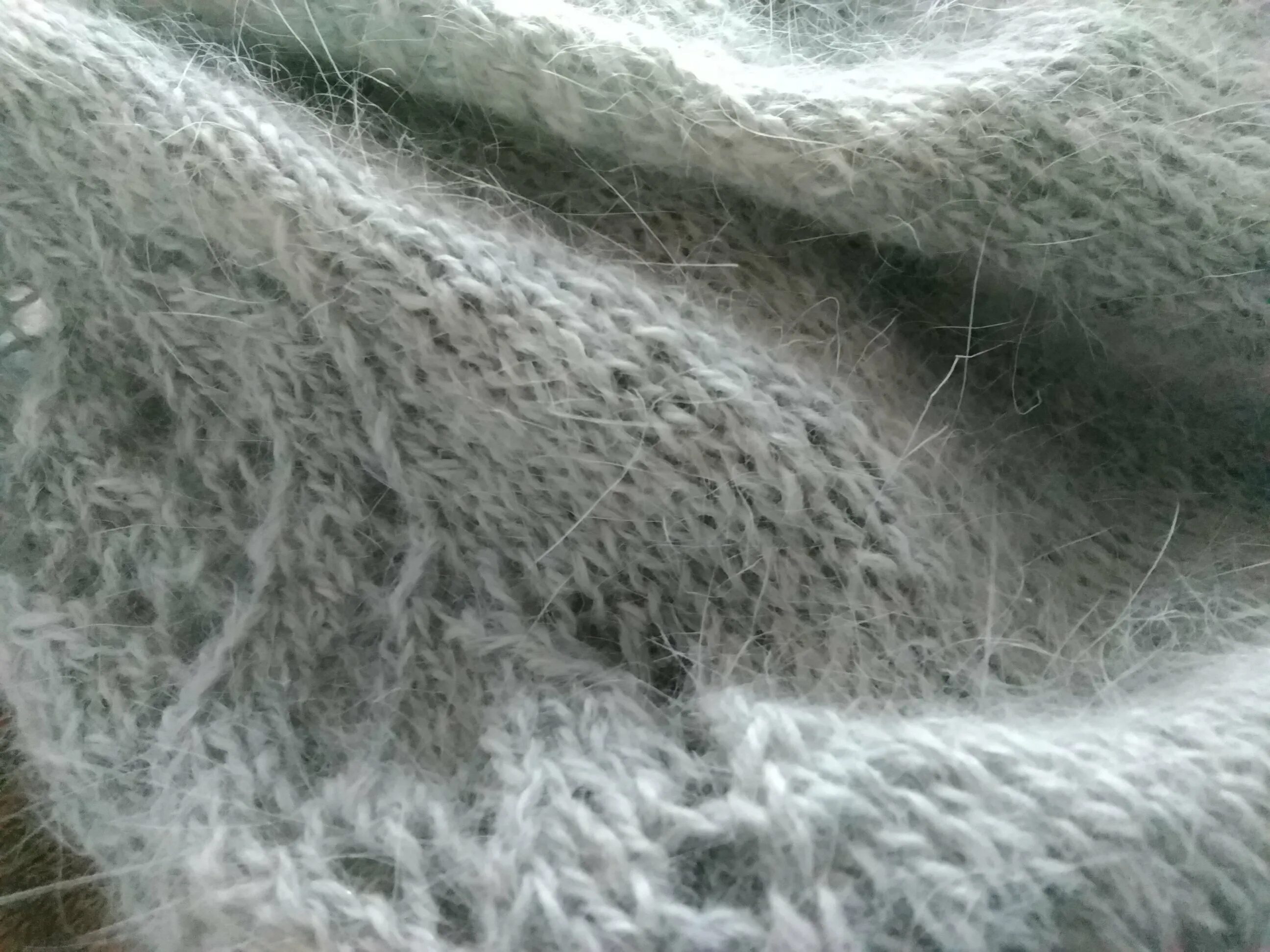 вязаные вещи из пуха. пуховый вязаный жилет. вязаные вещи из пуха. свитер из козьей шерсти. вязаные вещи из пуха норки.