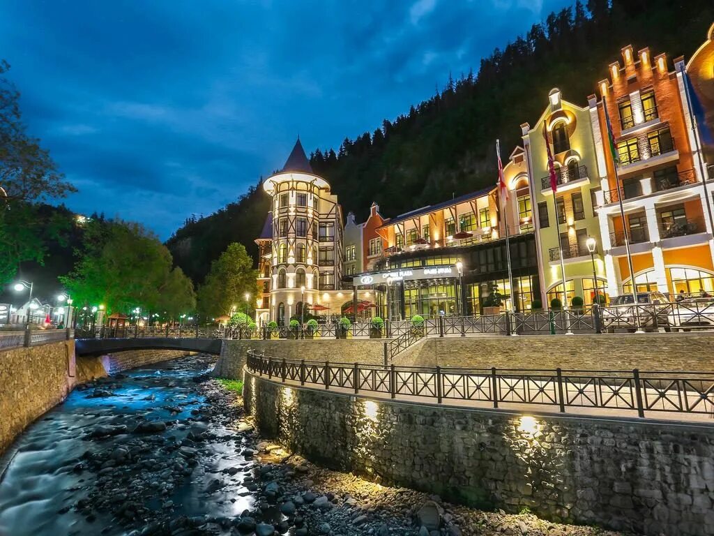 Г Боржоми Грузия. Долина Боржоми Грузия. Crowne Plaza Borjomi. Парк Боржоми Грузия.