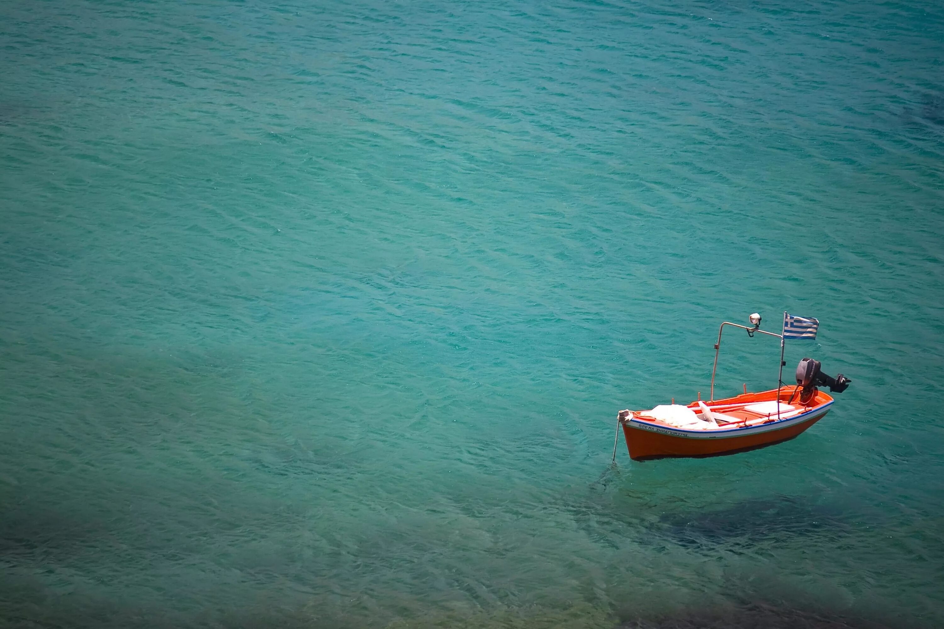 Я б поплыла в океан. Лодка в море. Лодка в океане. Лоток для воды. Лодка на воде.