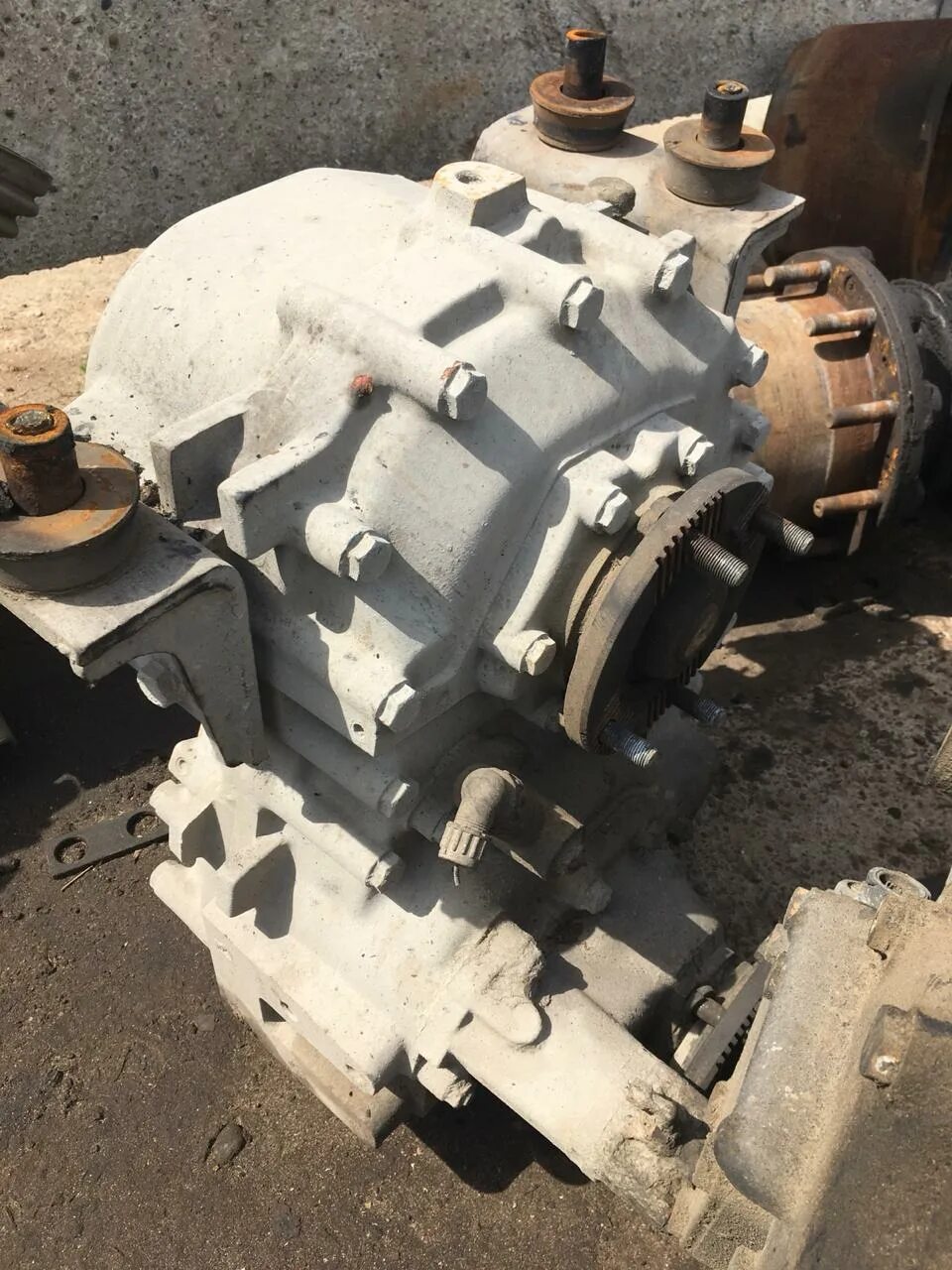 Раздатка zf. Раздаточная коробка КАМАЗ ZF vg1600/300. Раздатка ZF КАМАЗ 6522. ZF VG 1600/300. Раздатка КАМАЗ 6522.