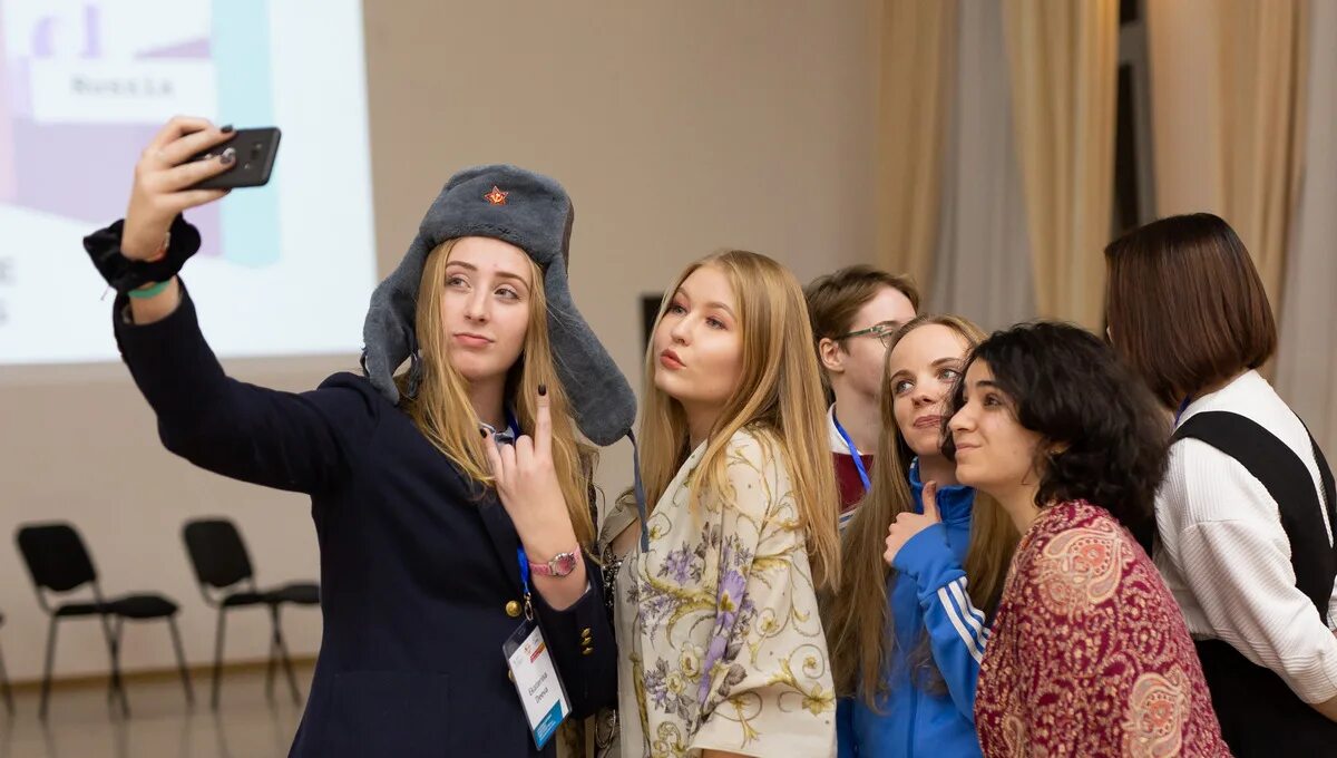 Сергей олегович шуранов консул испании. Миграционные центр москвы фото внутри. Работа иностранным в екатеринбурге. Работа иностранным в екатеринбурге. Консул человек.