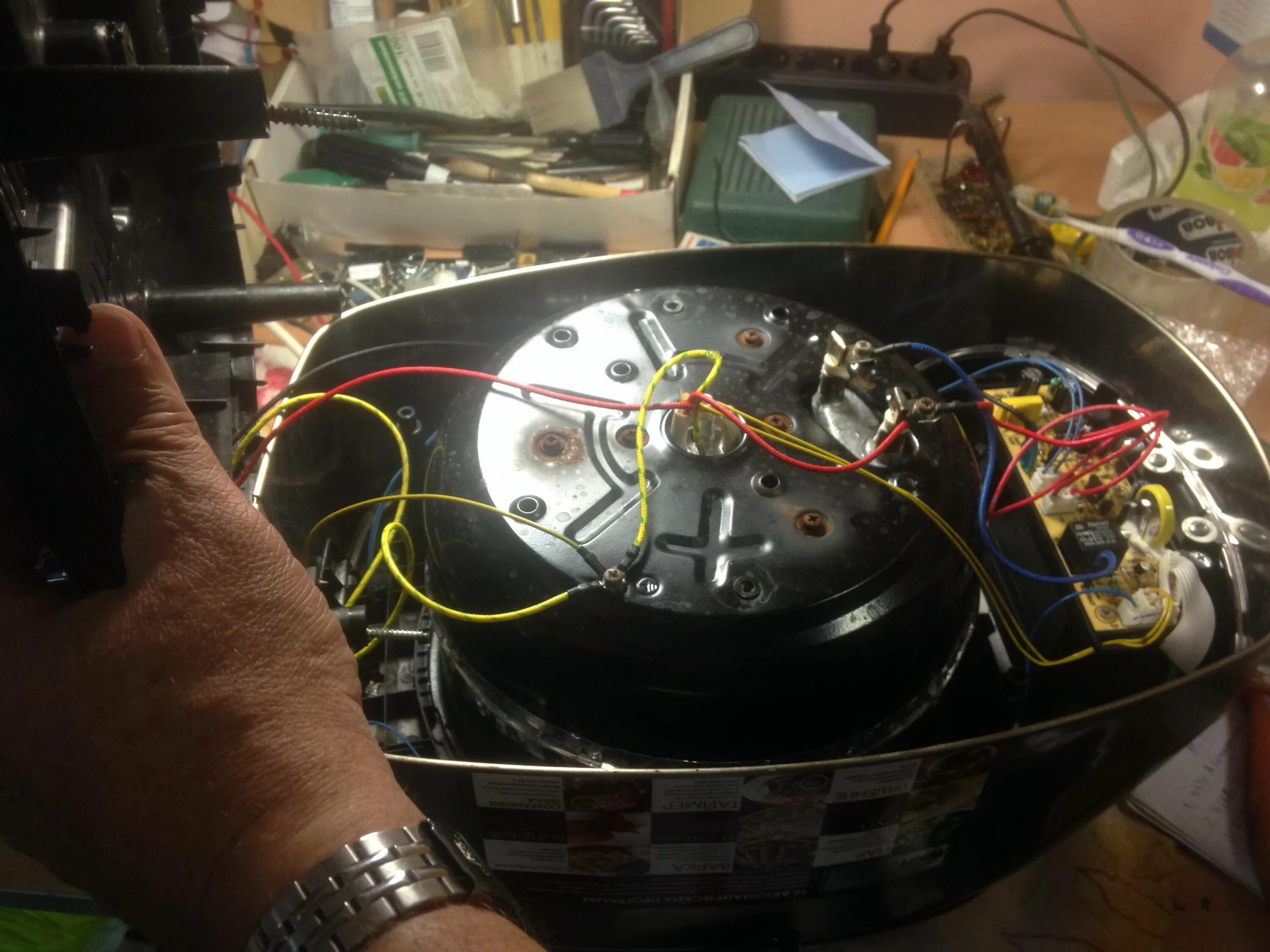 Почему не включается мультиварка. Мультиварка redmond rmc-m225s. мультиварка redmond sxema. мультиварка редмонд в разборе. мультиварка редмонд м110 разбор.