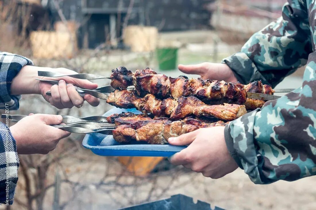 Шашлык охотничий. Шашлыки на природе. Военный шашлык. Майские шашлыки. Шашлычная 1 мая