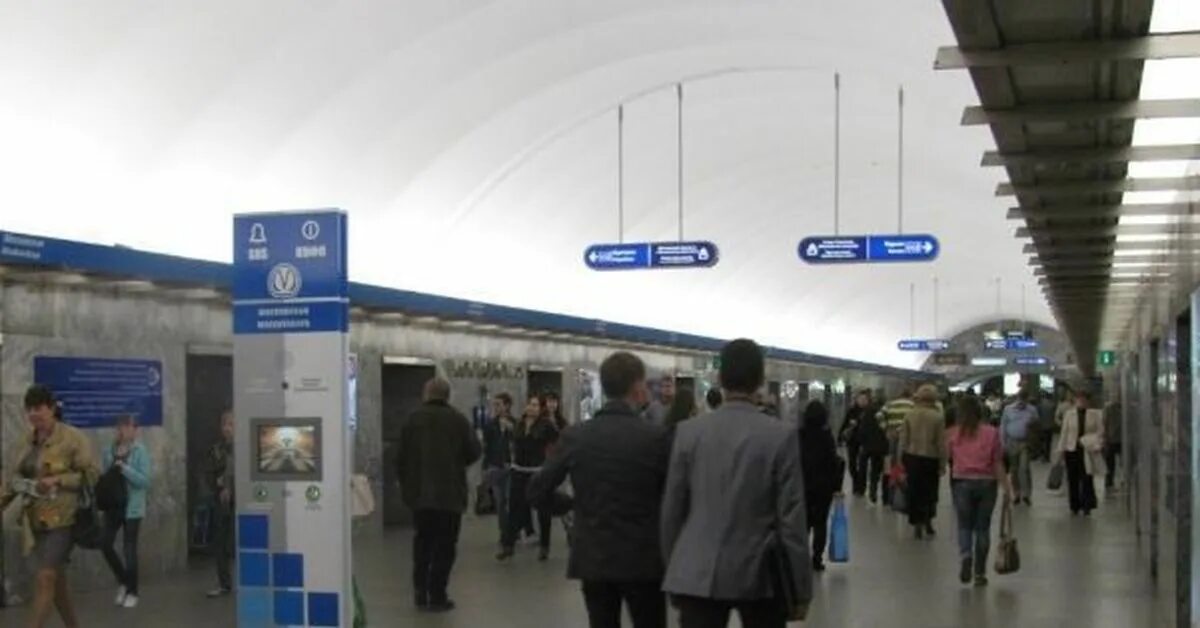 Вестибюль станции метро московская. Станция московская санкт-петербург. Метро закрывается в спб. Метро московская санкт петербург закрывается. Метро московская санкт петербург закрывается.