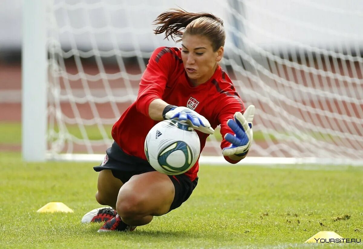 Арина акатьева футболистка. Клои келли футболистка. Футбол девочки. Алана чочиева футболистка. Диана гомеш футболистка.