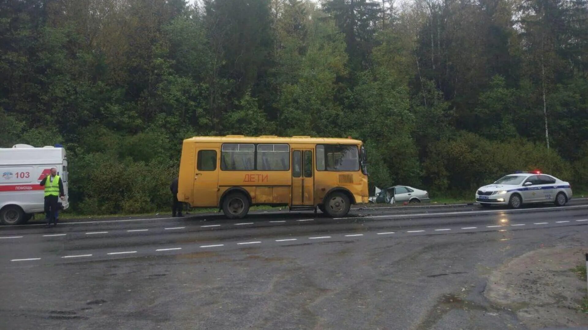 Дтп со школьным автобусом. Дтп школьный автобус усть-донецкий район. Дтп со школьным автобусом. Авария со школьным автобусом. Школьный автобус паз дтп.