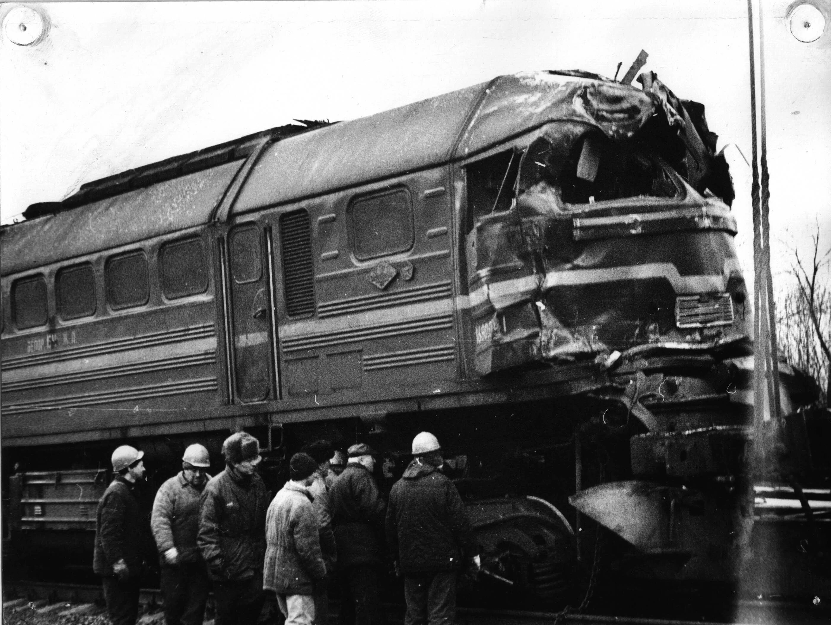 Через 40. Крушение поезда 1992 Подсосенка. Користовка крушение поезда. Крушение на станции Користовка 1986. Крушение поезда в Медвежьегорске 1983.