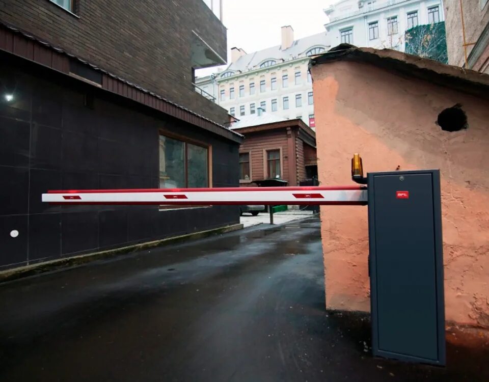 Шлагбаум центр. Антивандальный шлагбаум. шлагбаум во дворе. старый шлагбаум. шлагбаум мкд.