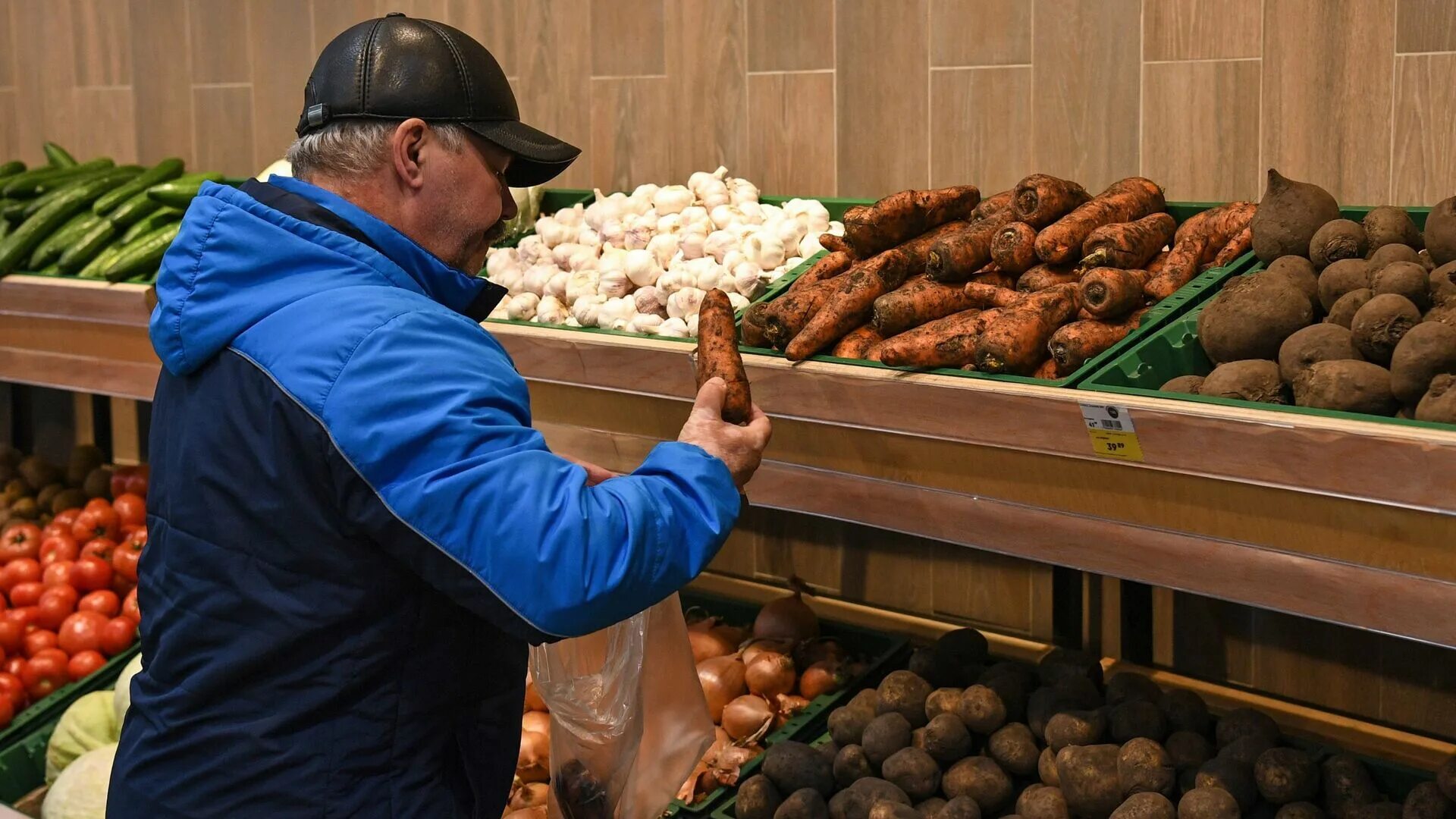 Купить овощи беларусь. Овощи на белорусском. На рынке. Экспорт картофеля. Крупные сети Беларуси торговые.