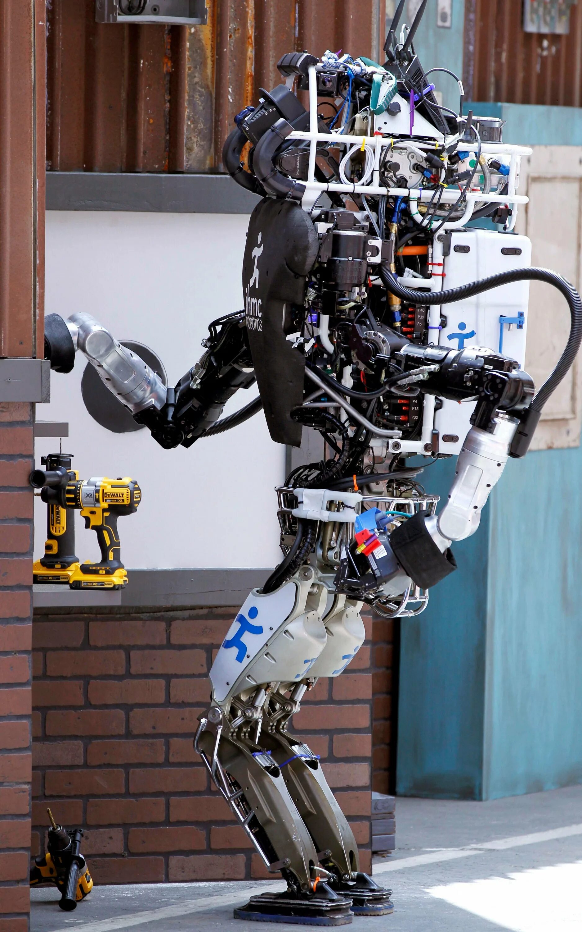 Какой робот покажи. Роботы. Крутые роботы. Роботы для дома. Самые крутые роботы.