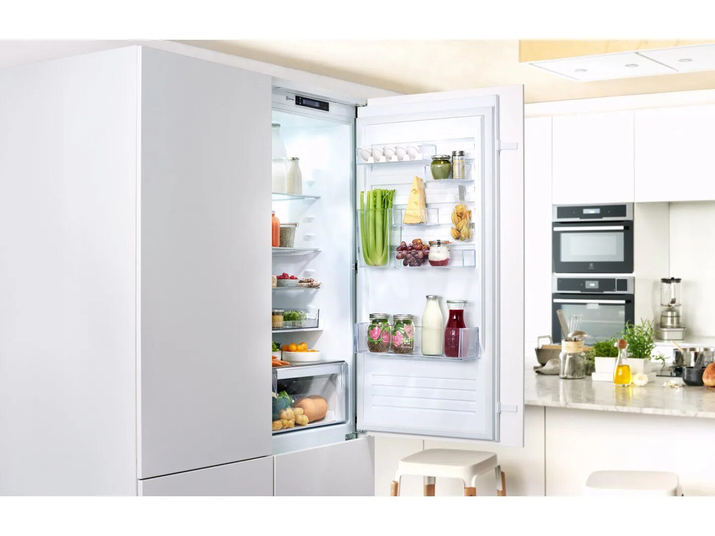 Холодильник ампер. Встраиваемый холодильник Electrolux enn3074efw. Встроенный холодильник Электролюкс. Встраиваемый холодильник Электролюкс. Встраиваемый холодильник Electrolux enn.