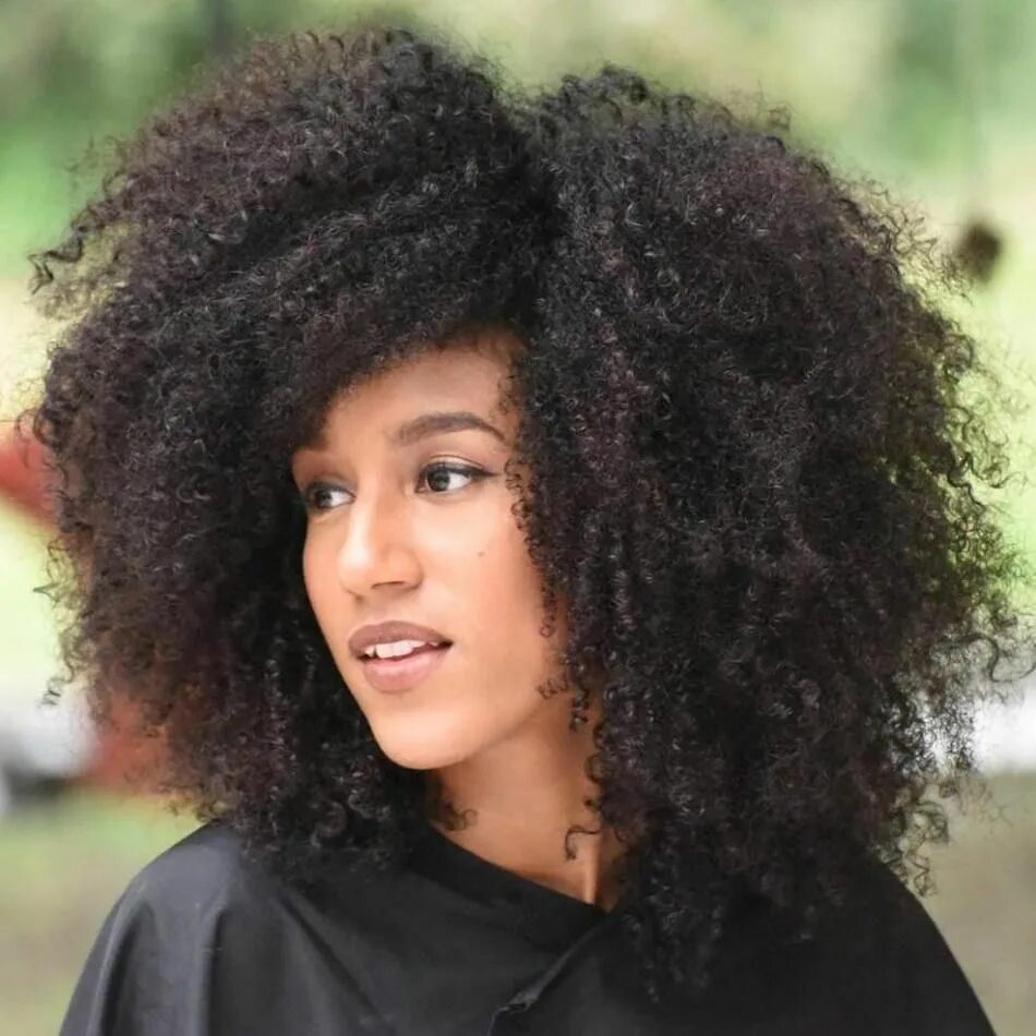 Черные волосы волосатые. Black curly hair. Natural curly hair. Black Wavy hair. Afro Curls hair Style.