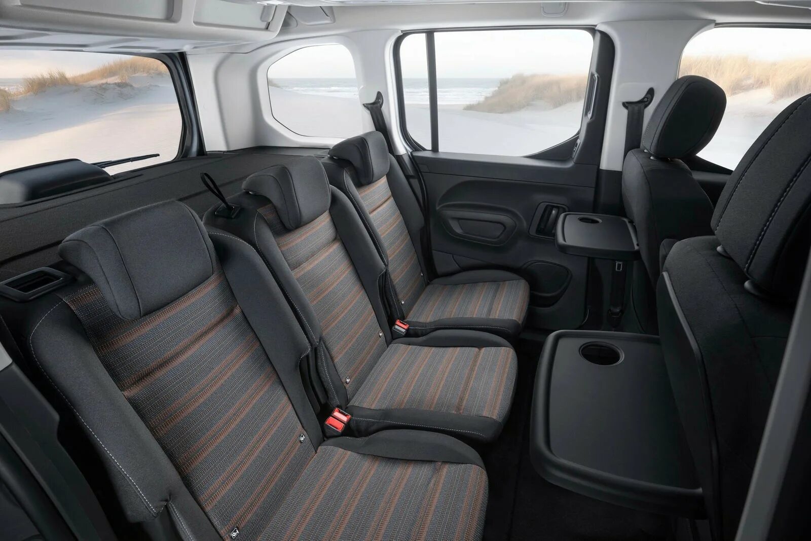 Opel Combo Life салон. Опель комбо лайф 2021 салон. Минивэнчик Opel Combo Life. Opel Combo 2016.