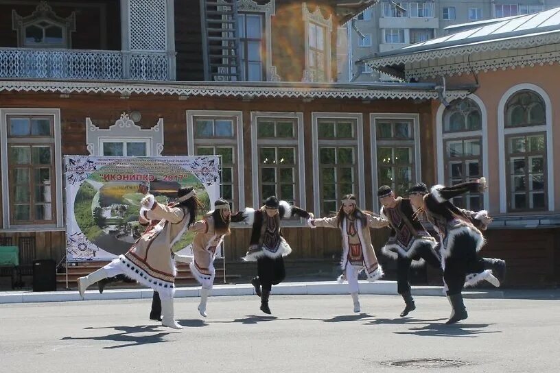 Иркутск народный сайт. Икэнипкэ Эвенкийский праздник. Эвенкийский национальный культурный центр. Икэнипкэ эвенки. Праздник Икэнипкэ отметили в Иркутске.