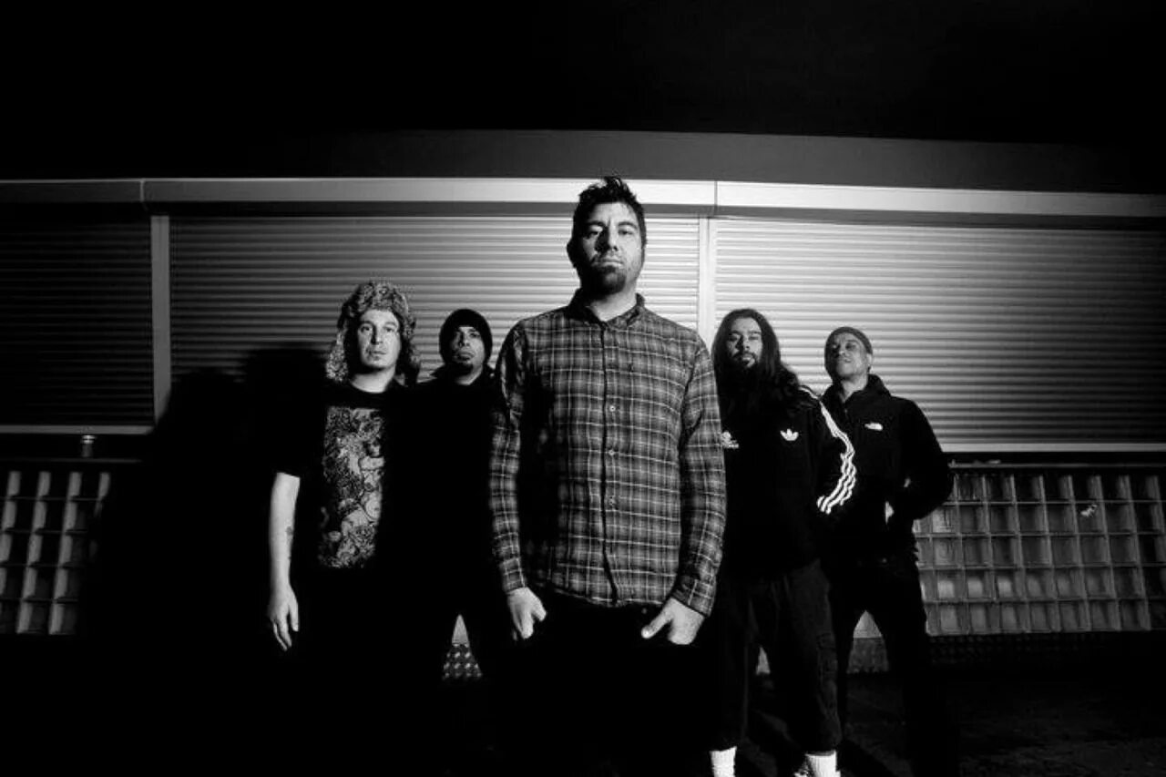 Deftones жанр. Дефтонс группа. Deftones арт. Deftones логотип группы. Deftones постеры.