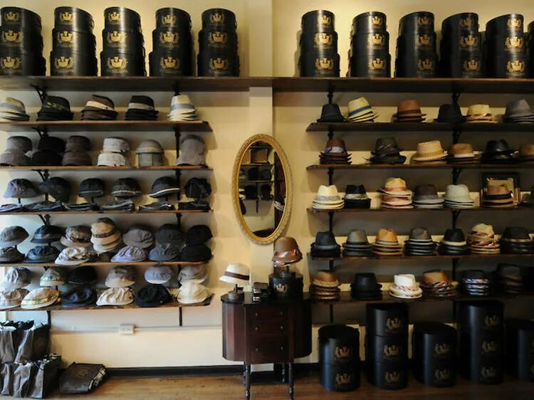 Hat shop. Витрина магазина головных уборов. Магазин шляп. Витрина магазина шляп. Шляпный магазин витрина.