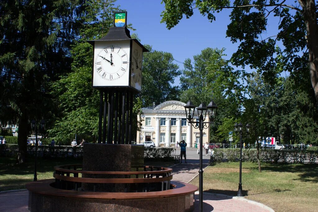 Футбол зеленогорск красноярский край. Юность зеленогорск. Стадион юность зеленогорск. Хоккеисты юность 75. Ледовый дворец сокол красноярск.