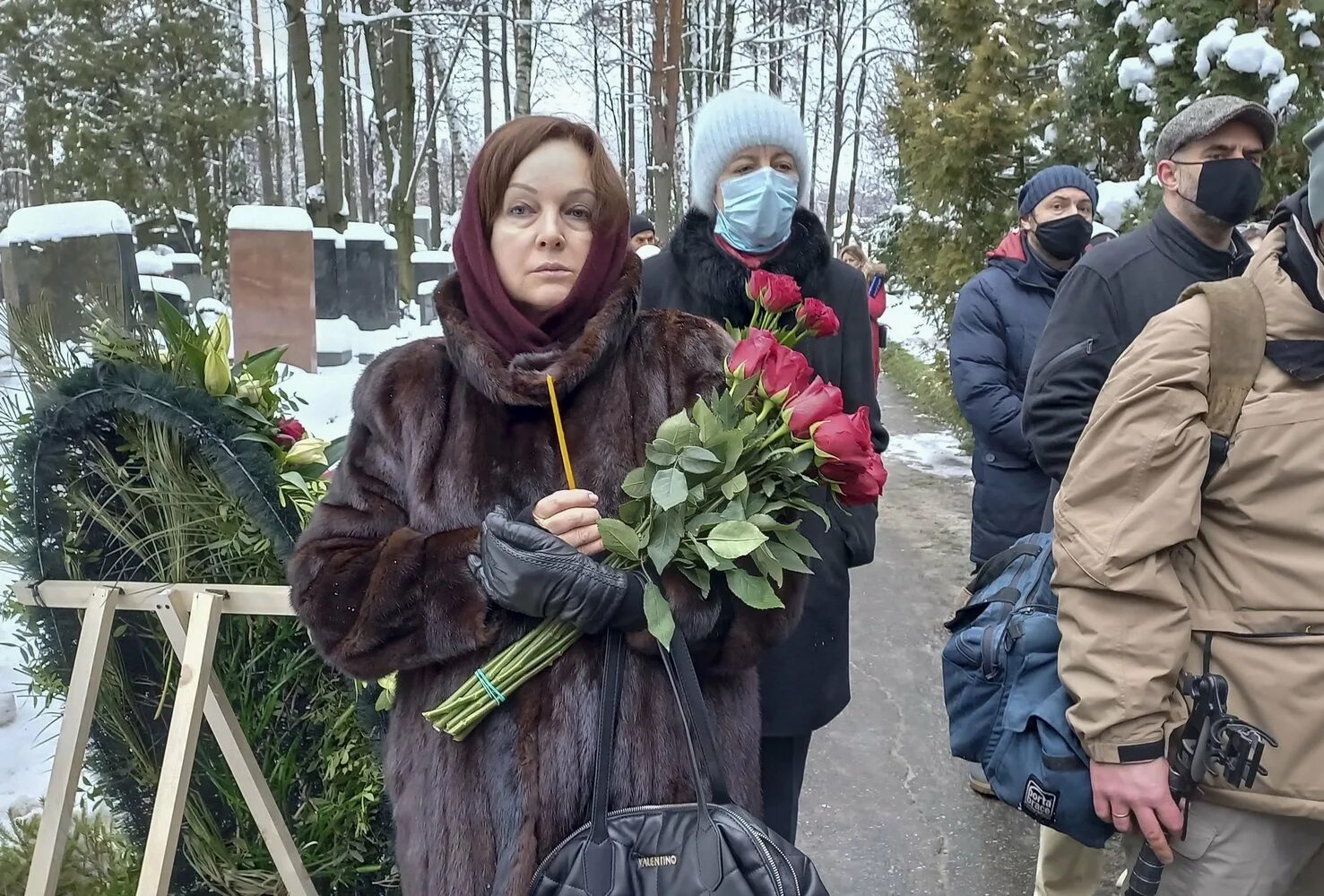 Похоронили режиссера. Могила режиссера Сергея Соловьева.