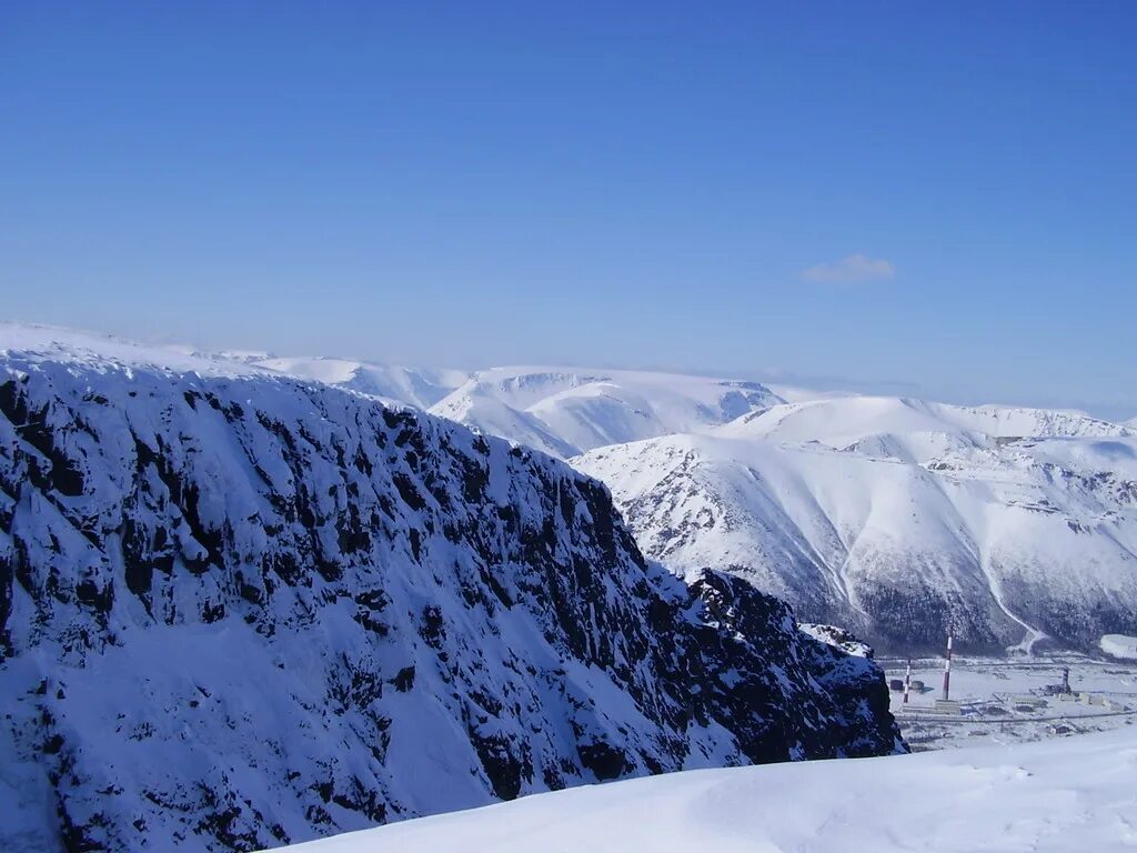 Шерегеш солнечный яркий пухляк. Апатиты. Тк хибины. Хибины горы зима. Проспект сидоренко апатиты.