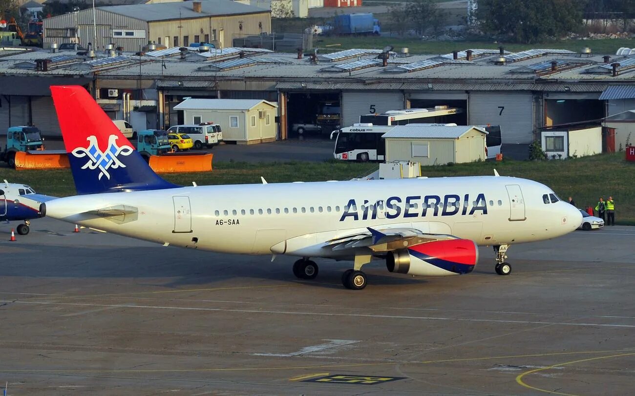 Купить авиабилет эйр сербия. ATR 72 самолет Air Serbia. Авиакомпания Эйр Сербия. A330 Air Serbia. Air Serbia парк самолетов.