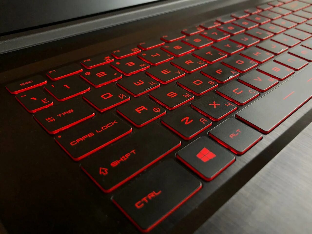 Msi 11uc 207xru. 15. Msi 11uc 207xru. Игровой ноутбук с драконом на крышке. Ноутбук msi gf63 thin 9rcx g51.