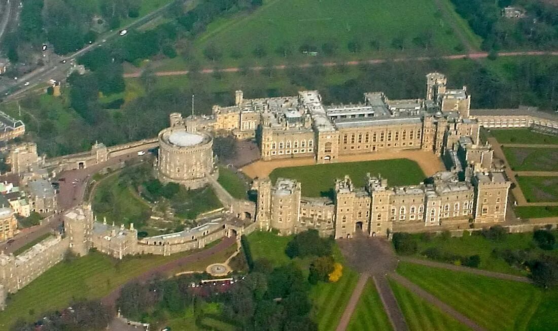 Резиденция королевской семьи. Замки Великобритании Виндзорский замок. Виндзорский дворец в Лондоне. Внутри Виндзорский замок (Windsor Castle), Виндзор, Великобритания. Лондон замок королевы.