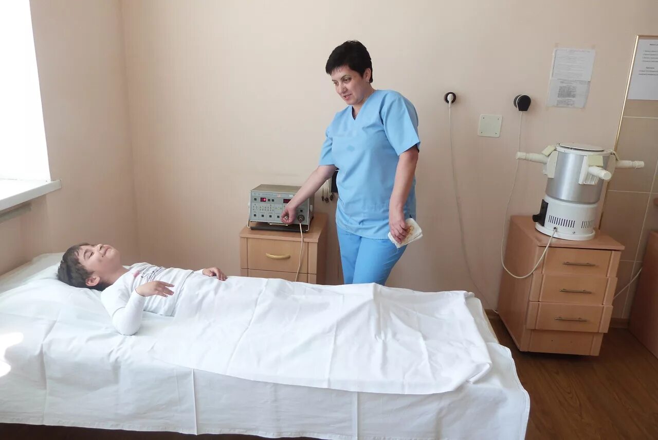 физиотерапевтические процедуры. массаж в медицинской реабилитации. диамед клиника москва. больница в текстильщиках волгоградский проспект. кабинет физиотерапевта.