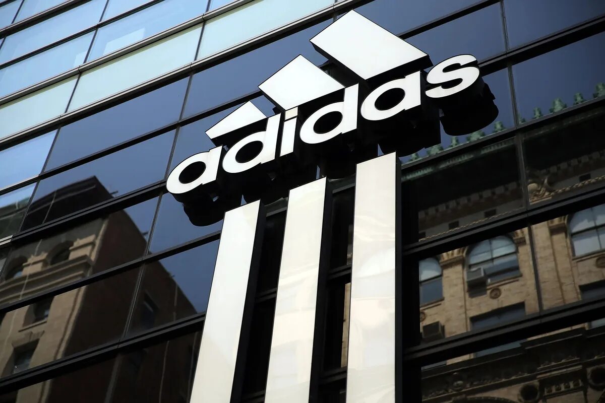 Адидас это бренд. Adidas logo 2021. Адидас это бренд. Эволюция логотипа адидас. Адидас современный логотип.
