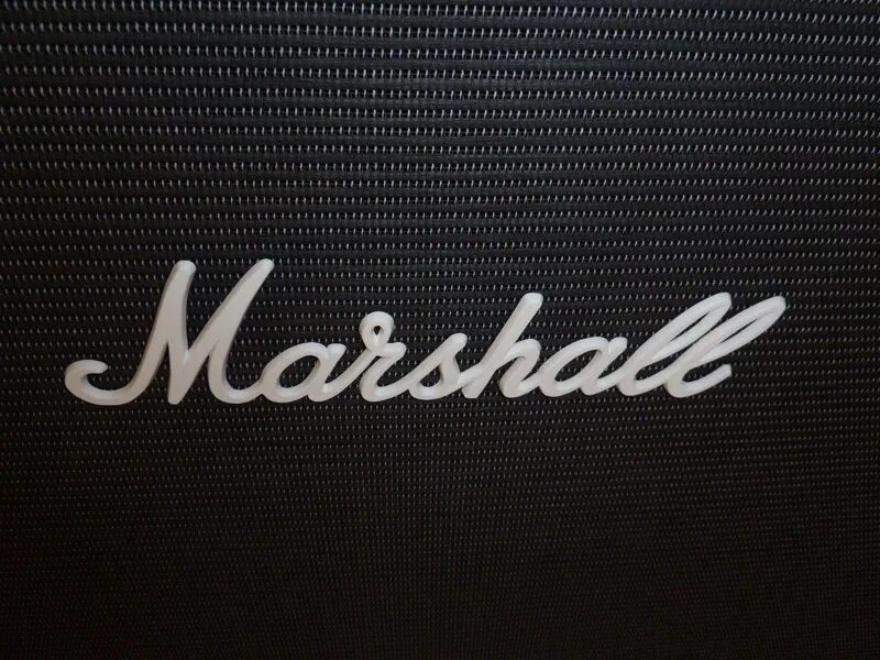 Фирма маршал производитель. Marshall бренд. Marshall наклейка. Надпись Маршалл. Логотип фирмы Маршал.