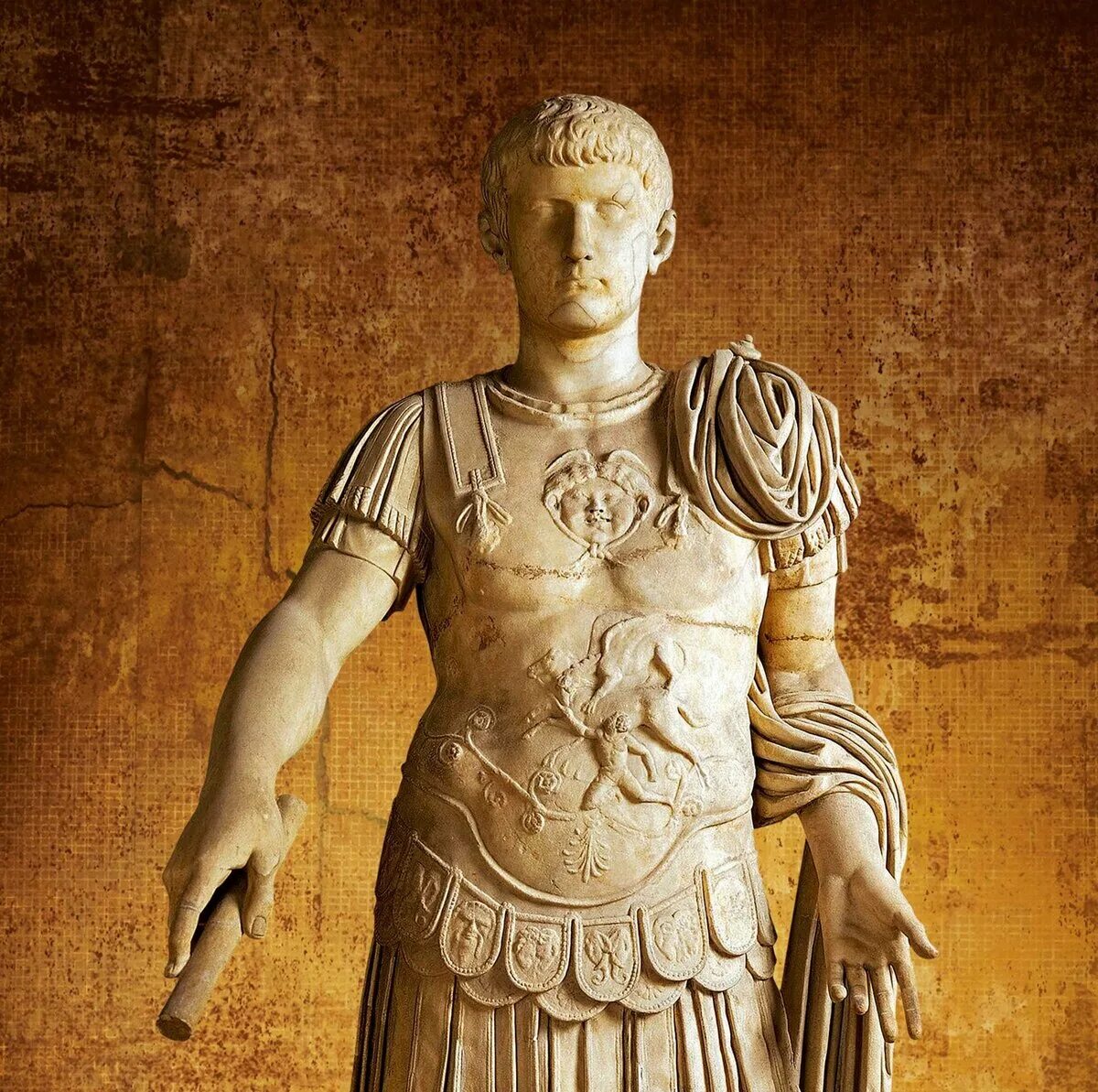 Император калигула скульптура. Римский калигула