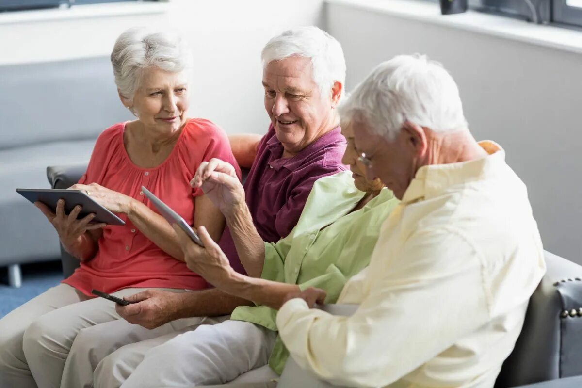 В старшие были люди. Люди старше 60 лет. Пенсионеры старше 60 лет. Советы пожилому и старому человеку. Опрос пожилых людей.