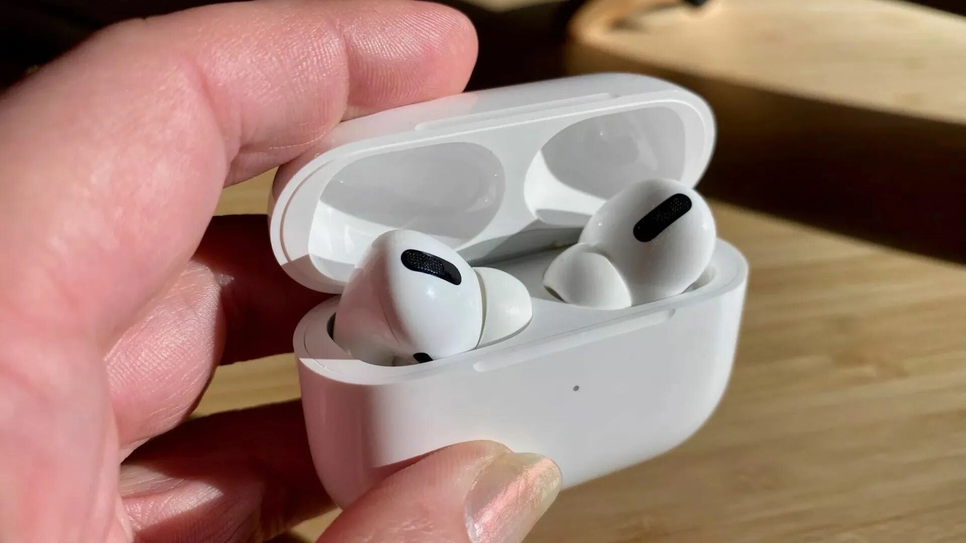 Как синхронизировать airpods. Аирподс про 2022. AIRPODS Pro 2 поколения. Apple AIRPODS Pro. Аирподс 3 поколения.