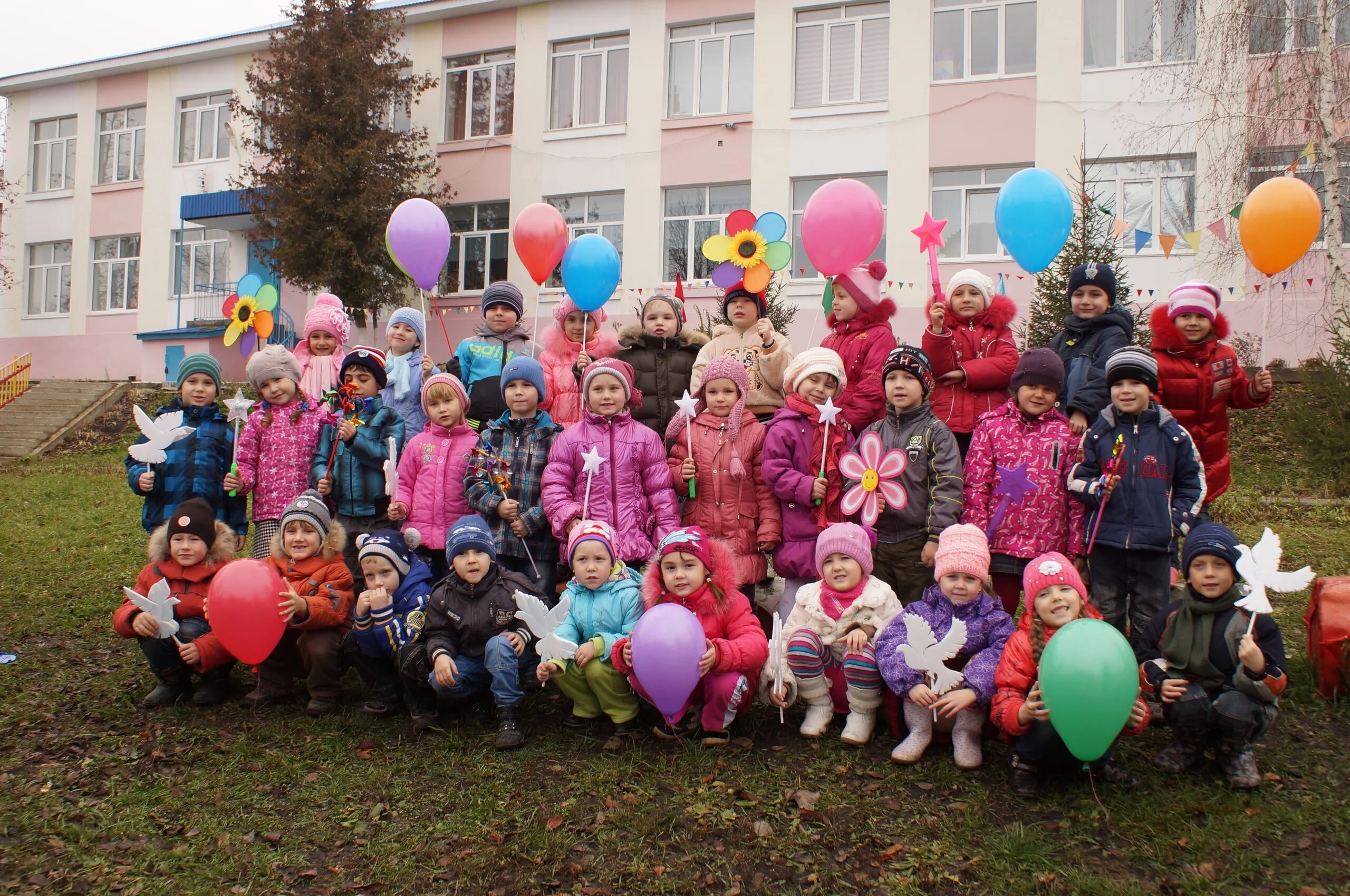 9 лет в садике. Детский сад 2 Росинка Вольск. Детский сад Росинка Сокол Долинский район. Росинка 102 детский сад Вологда. Детский сад года.