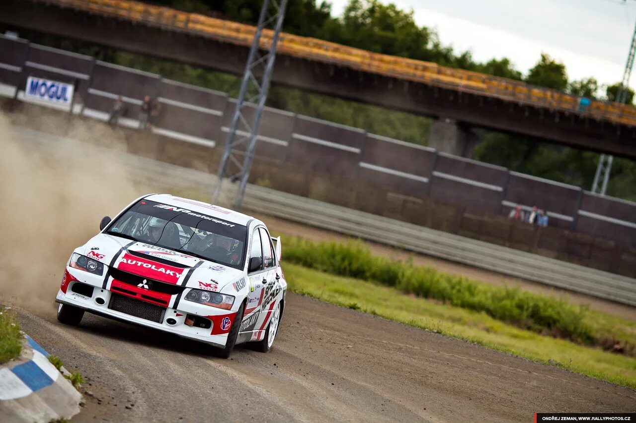 Ралли 9. Эво 9 ралли. Лансер Эволюшн 9 ралли. Mitsubishi Lancer Evolution IX 2007 Rally. Mitsubishi EVO 8 Rally.