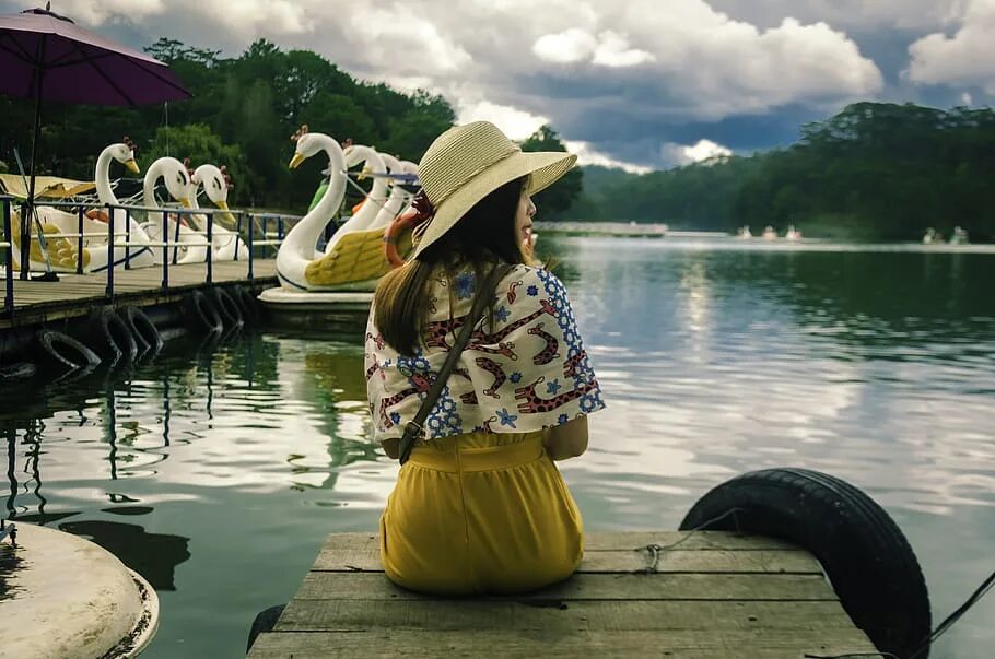 Леди озера. Озеро бабе Вьетнам. Красивые женщины Вьетнама. Женщины Вьетнама на реке. Дама озера
