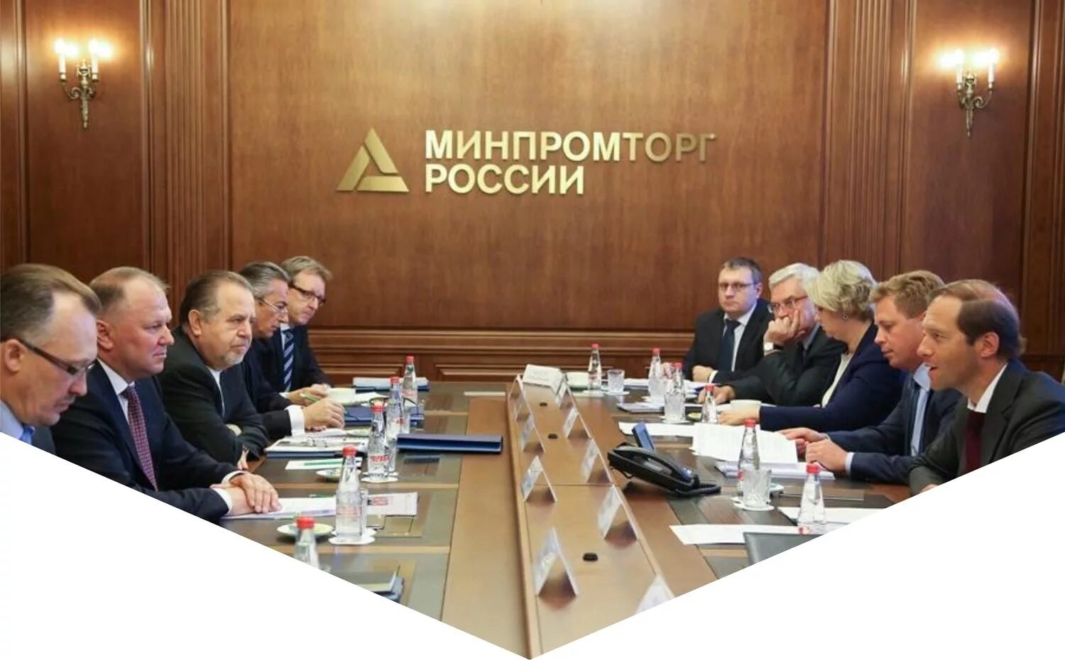 Министр промышленности рф мантуров. Департамент промышленности минпромторга. Министерство промышленности и торговли (минпромторг) россии. Минпромторг россии. Министерство промышленности и торговли рф здание.