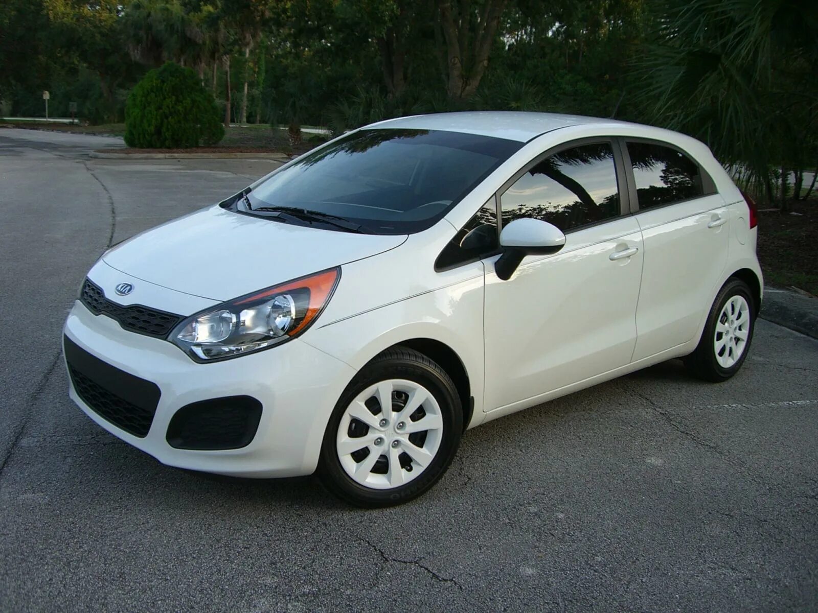 Киа Рио хэтчбек 2013. Kia Rio 2014 хэтчбек. Kia Rio 2013 хэтчбек. Kia Rio 2013.