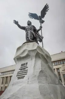 Где стоит памятник ивану