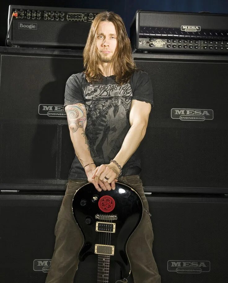 Myles kennedy the art of letting go. Майлз кеннеди. майлз кеннеди музыкант. myles kennedy 2025. майлз кеннеди с гитарой.