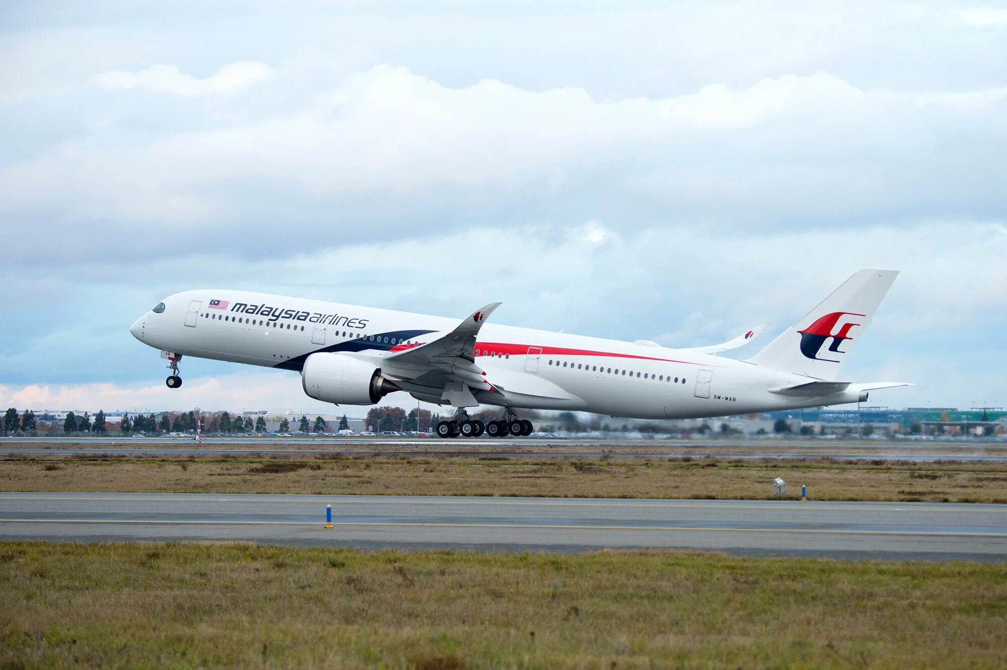 Airbus a350-900 Malaysia Airlines. Малазийские авиалинии. Рейс 370 Malaysia Airlines.