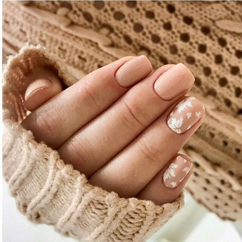 Маникюр в нюдовых тонах 2024 осень Nails minimalism Unghie idee, Unghie, Unghie gel
